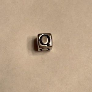 Q.PANDORA STYLE BEAD STERLING SILVER BLOCK/Die shaped with Letter “Q” on 4 sides